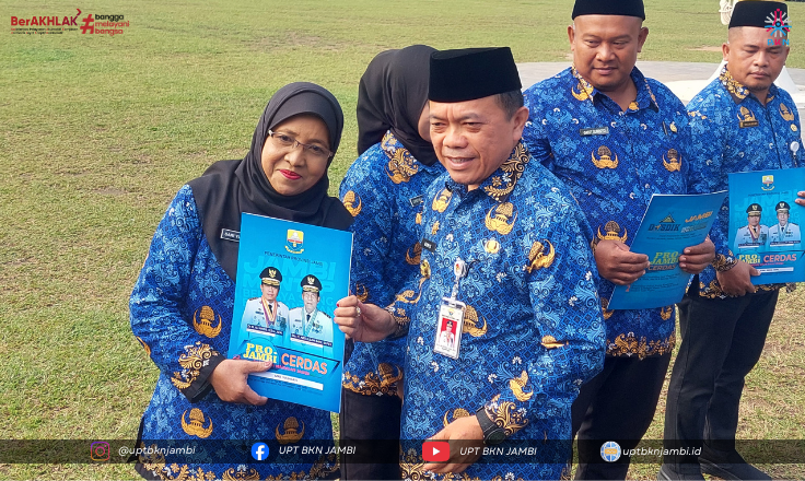 Gubernur Jambi Serahkan SK PPPK Paruh Waktu pada Peringatan HUT Korpri ke-54